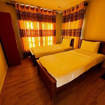 Blue Moon Hotel Нувара-Элия Экстерьер фото
